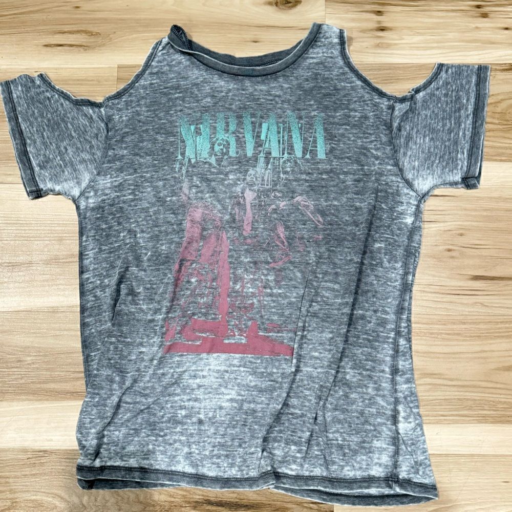 Nirvana Cold Shoulder Acid Wash Lightweight Tee Shirt Women’s XS